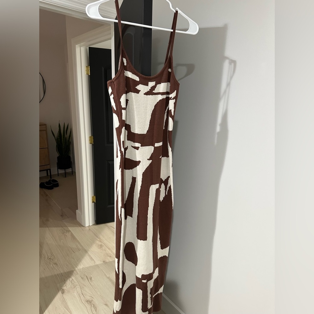 Brown and White Sleeveless Dress